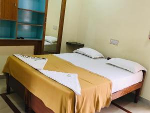 Hotel Varsha Hampi客房内的一张或多张床位