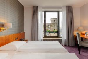 Postel nebo postele na pokoji v ubytování Mercure Hotel Trier Porta Nigra