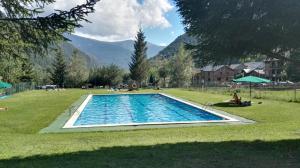 Piscina de la sau aproape de Apartamento duplex de 90m2 con salida a jardín