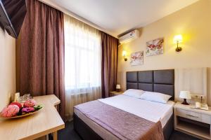
Ein Bett oder Betten in einem Zimmer der Unterkunft Hotel Marton Sholokhova
