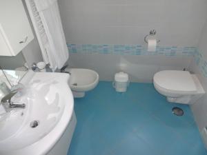 A bathroom at Agriturismo La Lobra