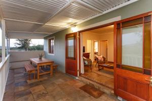 Un balcón o terraza en Hazenjacht Karoo Lifestyle - TONNELKOP 3 fotos más