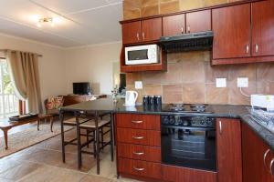 Una cocina o cocineta en Hazenjacht Karoo Lifestyle - TONNELKOP