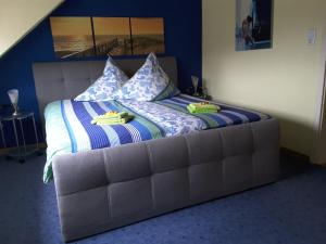 a bedroom with a bed with two stuffed animals on it at Die Ferienwohnung Lindenhof in Zell an der Mosel