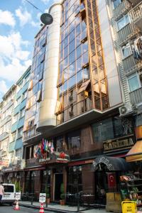 a tall building on a city street at Hermanos Hotel in Istanbul