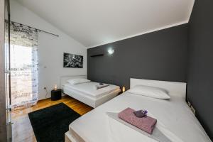Postel nebo postele na pokoji v ubytování Sun-kissed luxury Mediterranean villa