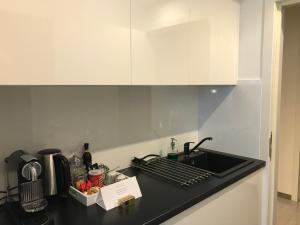 Kuchyň nebo kuchyňský kout v ubytování Antwerp Business Suites