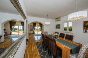Fotografie z fotogalerie ubytování Sun-kissed luxury Mediterranean villa v destinaci Kaštela