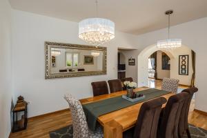 Fotografie z fotogalerie ubytování Sun-kissed luxury Mediterranean villa v destinaci Kaštela