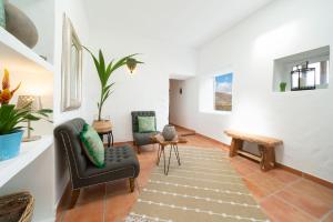 A seating area at Finca Botanico Secret Garden