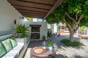 A seating area at Finca Botanico Secret Garden