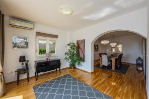 Fotografie z fotogalerie ubytování Sun-kissed luxury Mediterranean villa v destinaci Kaštela