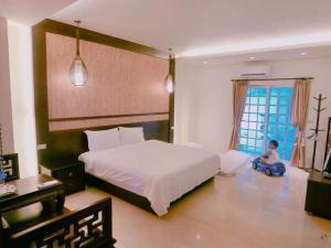 A bed or beds in a room at After the Court Chiaohsi