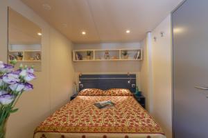 A bed or beds in a room at Campeggio Boscoverde