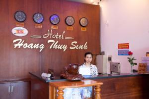 Hoang Thuy Sinh Hotel 로비 또는 리셉션