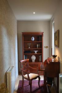 Ein Sitzbereich in der Unterkunft Beautifully furnished luxury apartment in Barri Vell, Girona