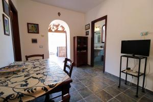 Μια τηλεόραση ή/και κέντρο ψυχαγωγίας στο Dammusi del Sole