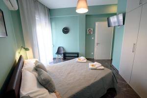 Postel nebo postele na pokoji v ubytování Smart renovated studio downtown Athens