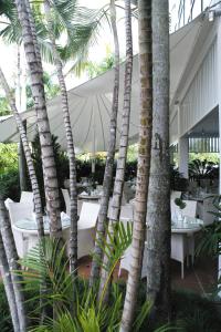 Ramada By Wyndham Cairns City Centre外面的花园