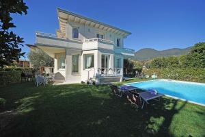 a large house with a swimming pool in the yard at Villa Sabine: New Modern villa with Private pool in Toscolano Maderno