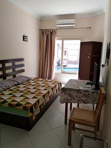 Postel nebo postele na pokoji v ubytování Red Sea Cozy Studio G52