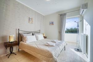 Un pat sau paturi într-o cameră la Villa Zafira