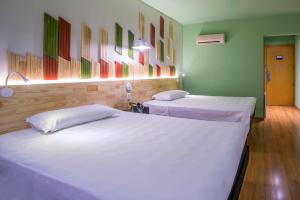 Postel nebo postele na pokoji v ubytování Hotel Nacional Inn Curitiba Santa Felicidade