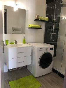 Ένα μπάνιο στο Appartement cocooning plage des lecques +5 φωτογραφίες