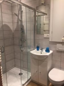 Ένα μπάνιο στο Apartament Romantic