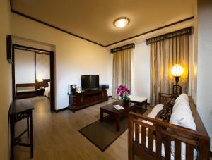 Khu vực ghế ngồi tại Village Hotel Albert Court by Far East Hospitality