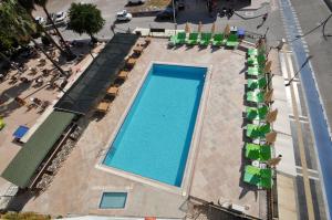 Bazén v ubytování Reis Maris Hotel nebo v jeho okolí