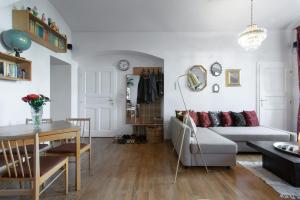 Posezení v ubytování Victoria Design Stays - Apartment Rehorova