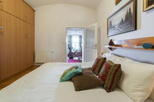 Postel nebo postele na pokoji v ubytování Victoria Design Stays - Apartment Rehorova