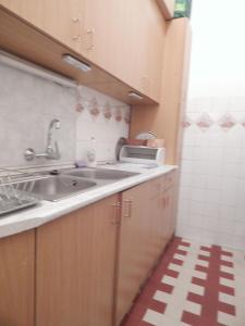 
A kitchen or kitchenette at City Center Apartment
