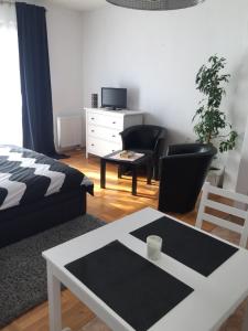 TV a/nebo společenská místnost v ubytování Studio apartman Lara ***