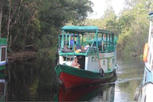 Orangutan Shaka Houseboat with cabin