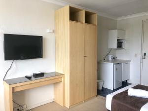 Kuchyň nebo kuchyňský kout v ubytování Parkdale Motor Inn