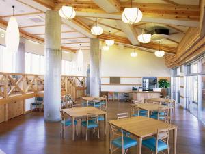 Restoran või mõni muu söögikoht majutusasutuses 森林公園スイス村 風のがっこう京都