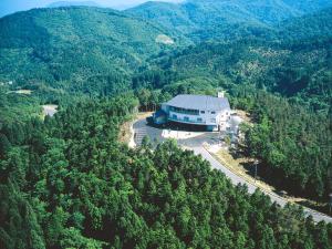 an aerial view of a building in the middle of a forest at 森林公園スイス村 風のがっこう京都 in Kyotango