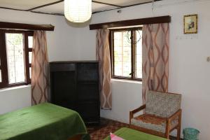 Una cama o camas en una habitación de Gurkha Lodge