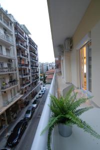Фотография из галереи Large, Sunny, Modern apartment fully renovated, next to Agia Sofia в Салониках