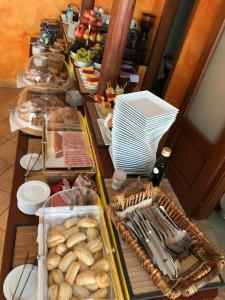 a buffet line with food and plates of food at El Mosaico Del Sol in Lampedusa