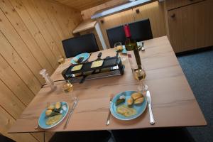 Makanan di atau berdekatan apartmen