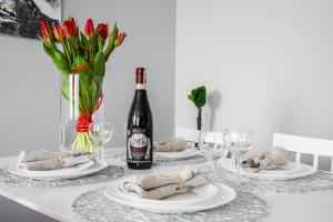 Nápoje v ubytovaní M&R Apartament Airport&Business Marina Mokotów - 4 people - parking - fast WiFi - Netflix - self check-in - terrace - guarded estate - gramophone - 6 min from Chopin Airport