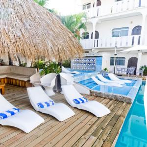 a resort with a pool and lounge chairs and a swimming pool at Bungalows Zicatela in Puerto Escondido