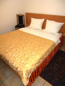 Postel nebo postele na pokoji v ubytování Hotel Pelikan