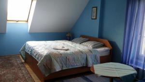 a bedroom with a bed and a blue wall at Gościniec ELLA INN Lipniki in Lipniki +55 photos