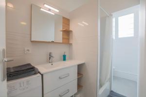 studio marine 100m plage tesisinde bir banyo