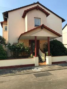 a house with an awning on the front of it at Idyllische und ruhig gelegene 1ZKB Wohnung in Ludwigshafen am Rhein in Ludwigshafen am Rhein