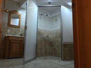 Koupelna v ubytování Hotel Senorial + 18 fotografií